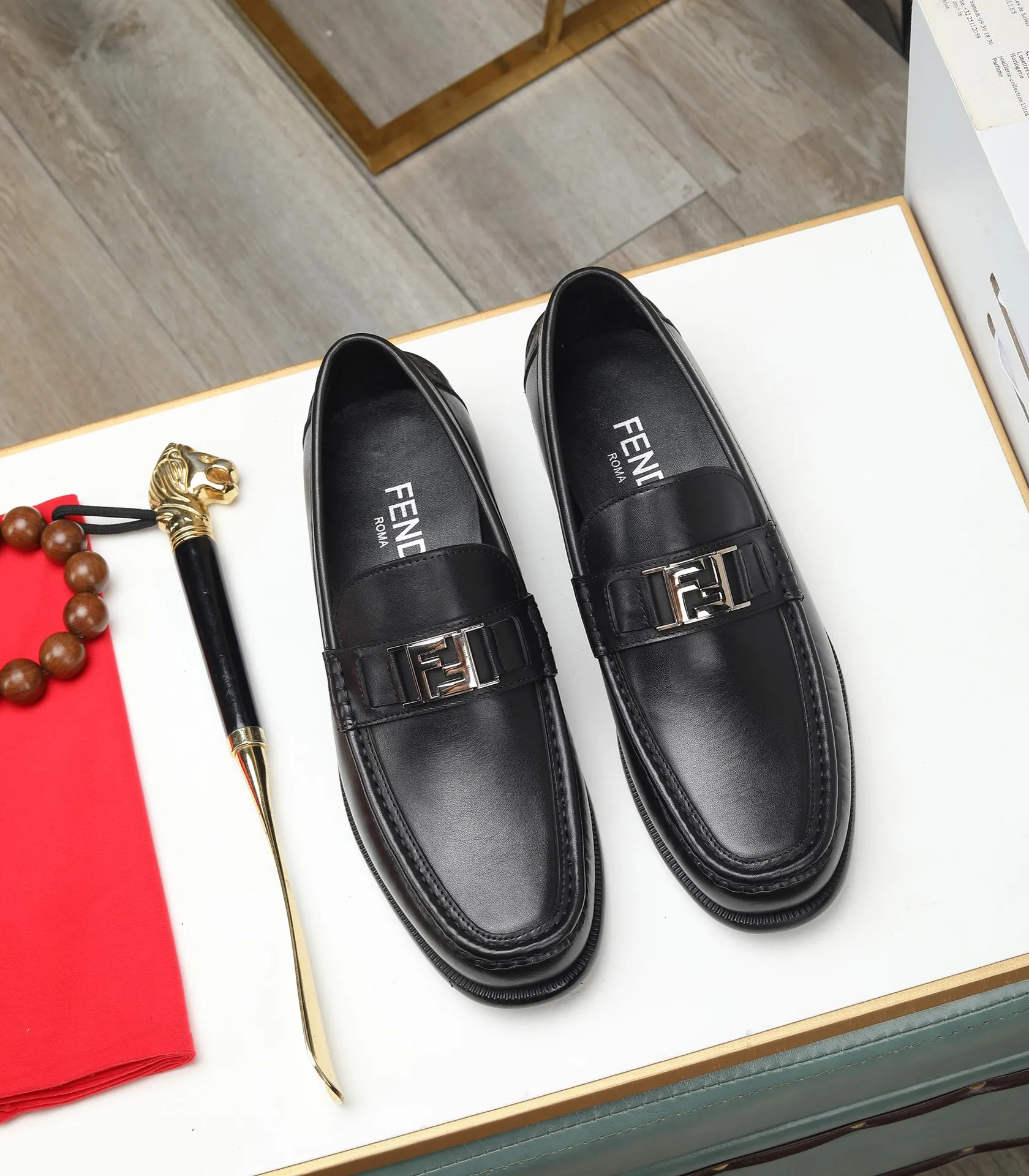 Men's shoes 💰580 (high-end, full cowhide) FENDI Fendi high-end formal leather shoes, original Italian imported cowhide surface + cowhide lining, original hardware, I believe you will be impressed from the first time you see it. The avant-garde atmosphere can no longer fully interpret its elegance. AAA grade rubber outsole, super comfortable. Original counter last, ensuring its original version and quality. The simple upper ensures its comfort and breathability. A pair of truly good shoes has its own unique soul, famous quality, regular size 38-44 (45 46 customized)